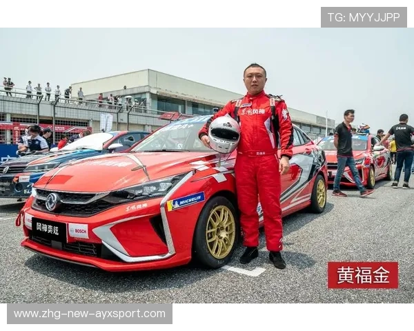 赛场外的温情：车手与粉丝的感人互动瞬间，赛车手的视频