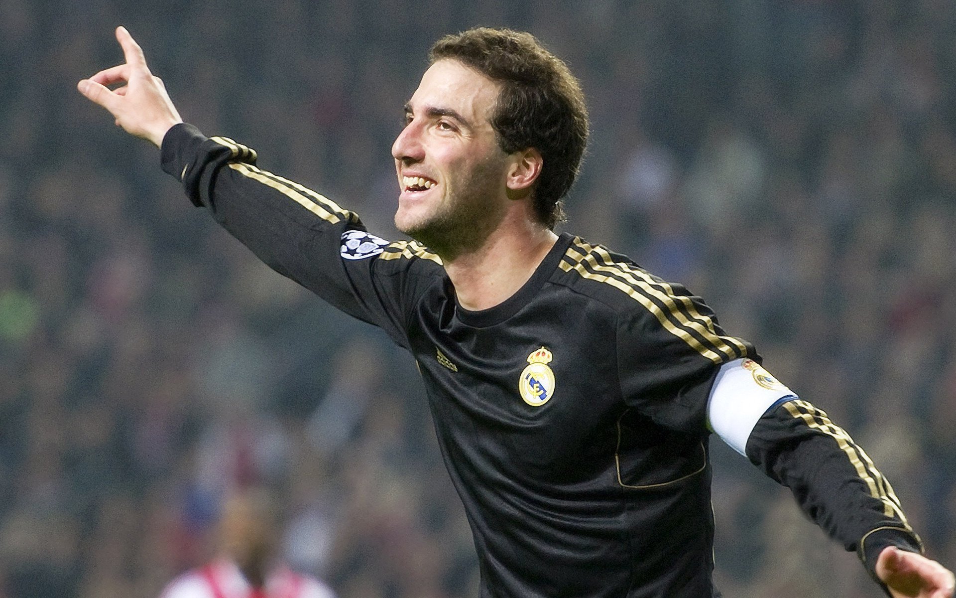 爱游戏官网app-亚冠联赛中国足球逆袭 球员表现亮眼，中国足球亚冠名额