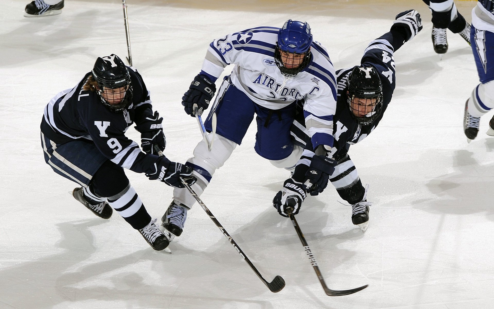 爱游戏app活动-德甲攻防激战:精彩瞬间不断擦出火花!,德甲 打架